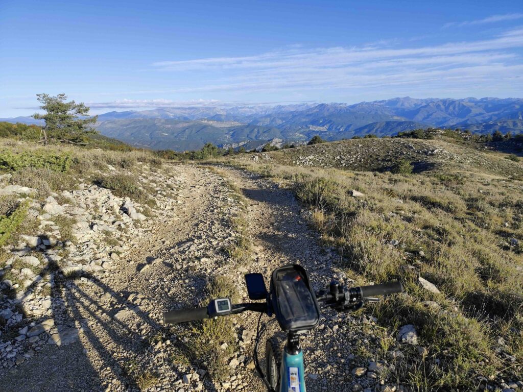 Vue sur le Mercantour depuis les plateaux des Préalpes d'Azur_PRDS Gravel